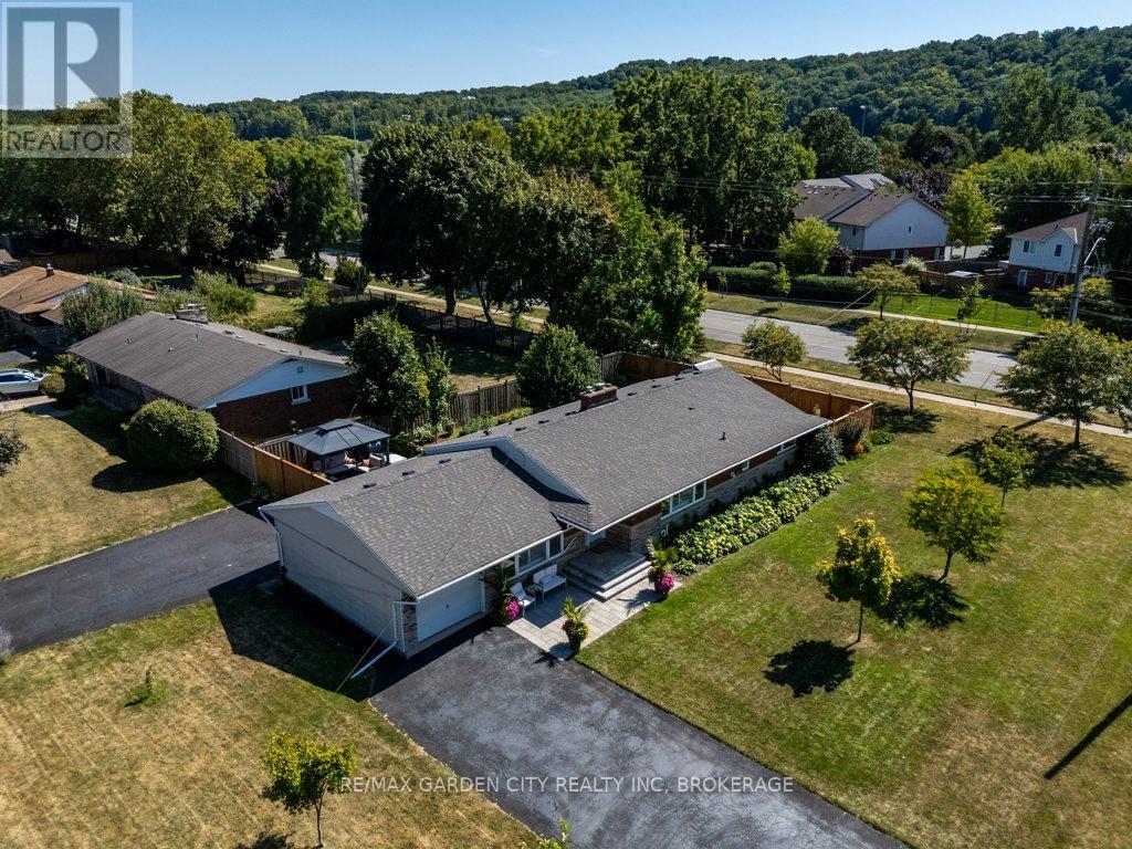 Photo 19 of 2 Lynnwood Avenue, Grimsby ON