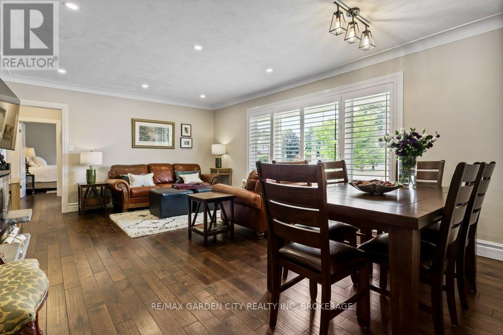 Photo 5 of 2 Lynnwood Avenue, Grimsby ON