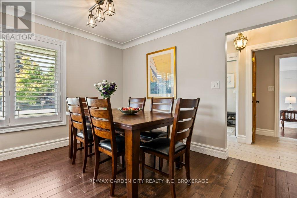 Photo 6 of 2 Lynnwood Avenue, Grimsby ON