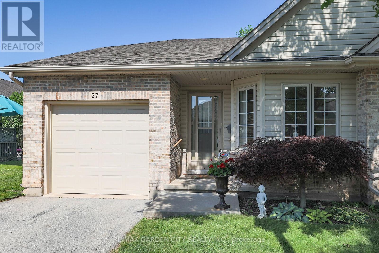 Photo 1 of 27 303 Central Avenue, Grimsby ON