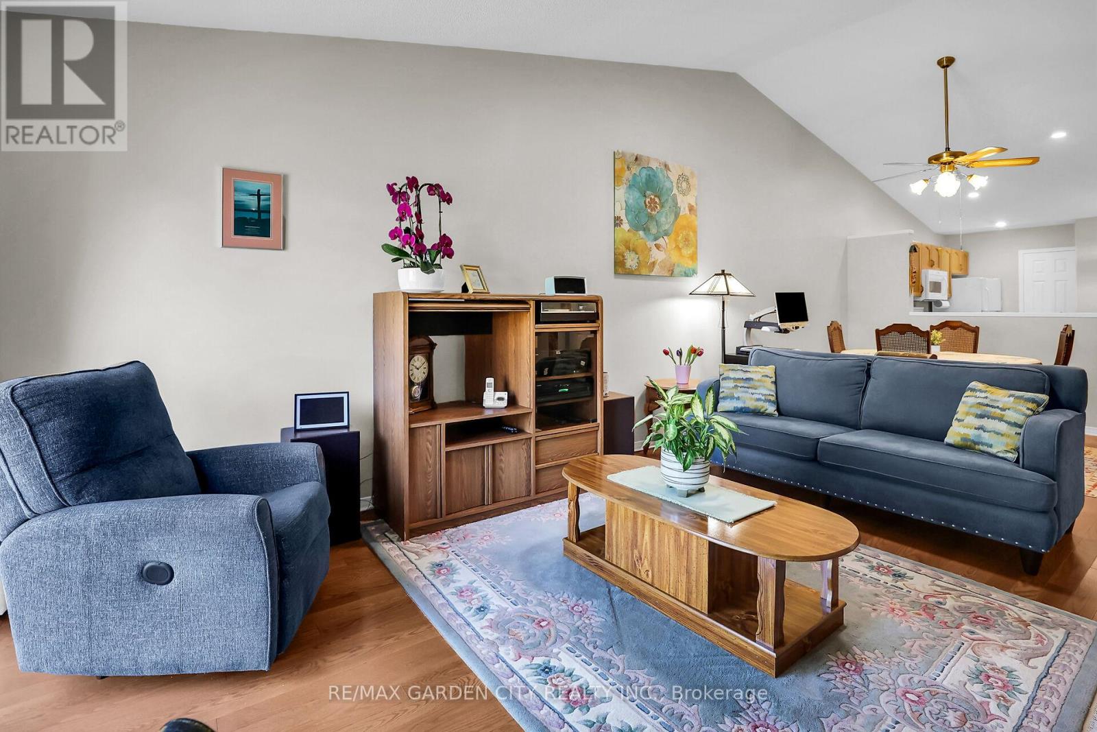 Photo 11 of 27 303 Central Avenue, Grimsby ON
