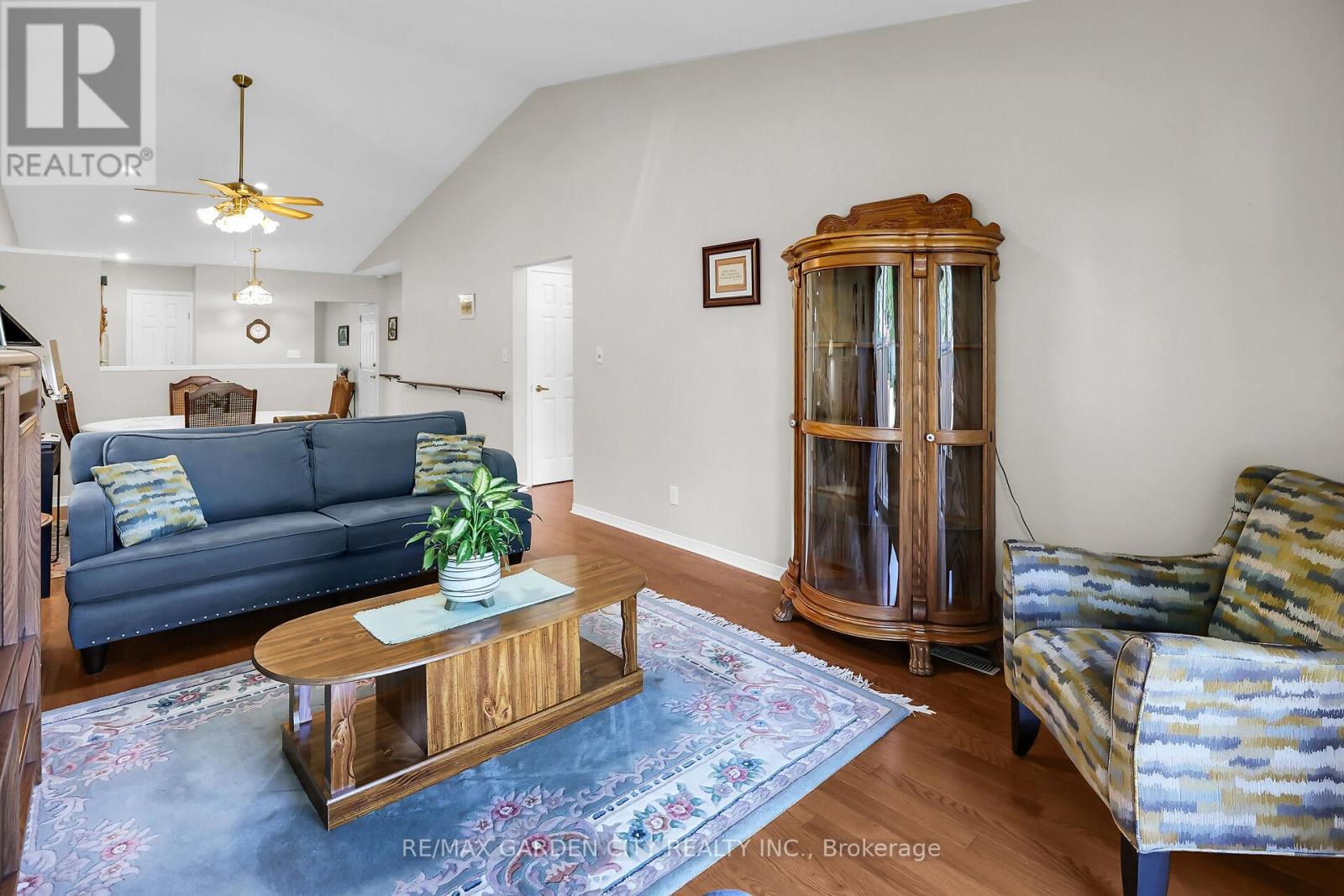 Photo 12 of 27 303 Central Avenue, Grimsby ON