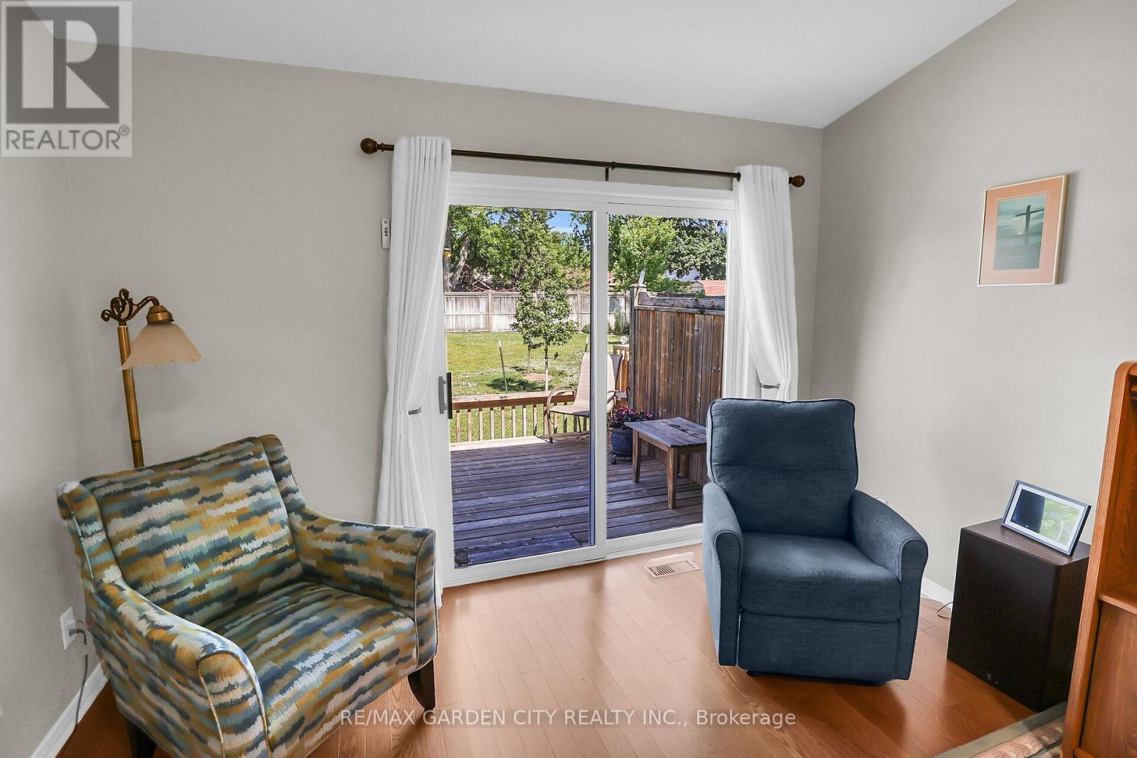Photo 13 of 27 303 Central Avenue, Grimsby ON