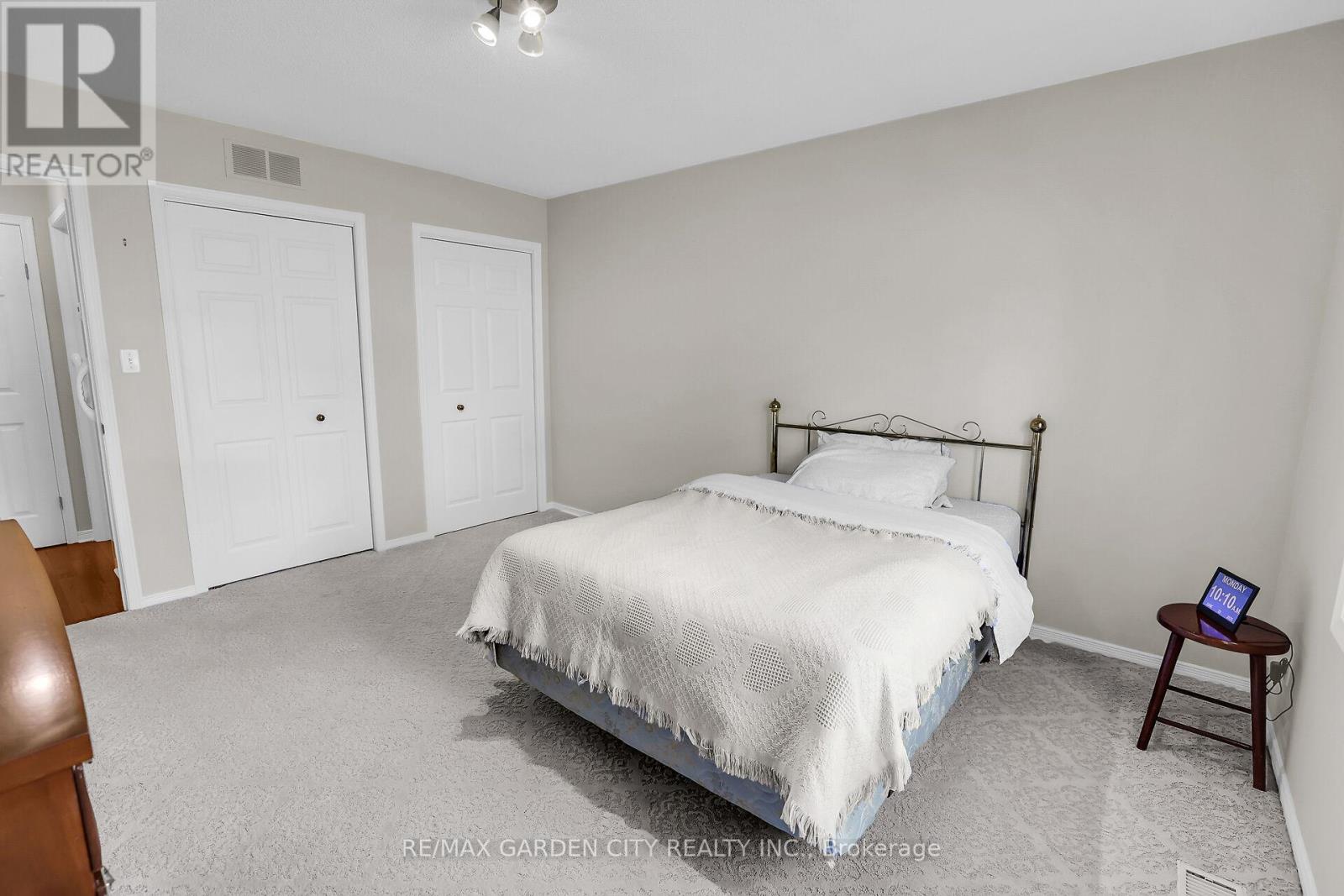 Photo 15 of 27 303 Central Avenue, Grimsby ON