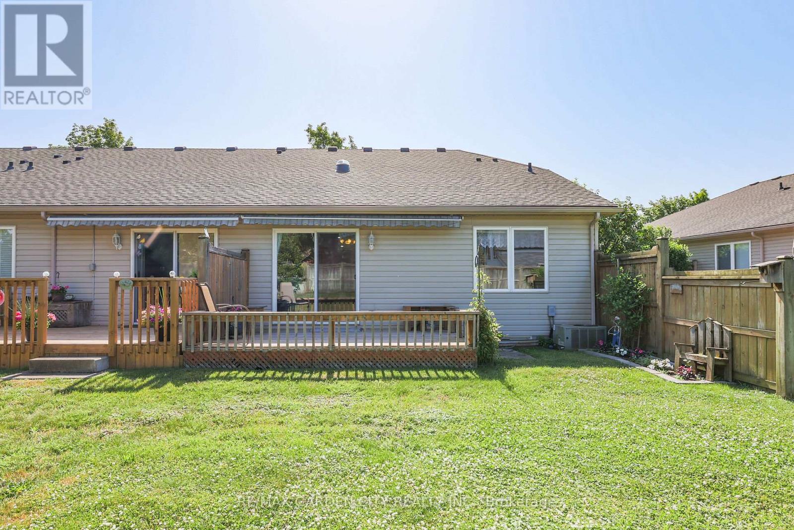 Photo 22 of 27 303 Central Avenue, Grimsby ON