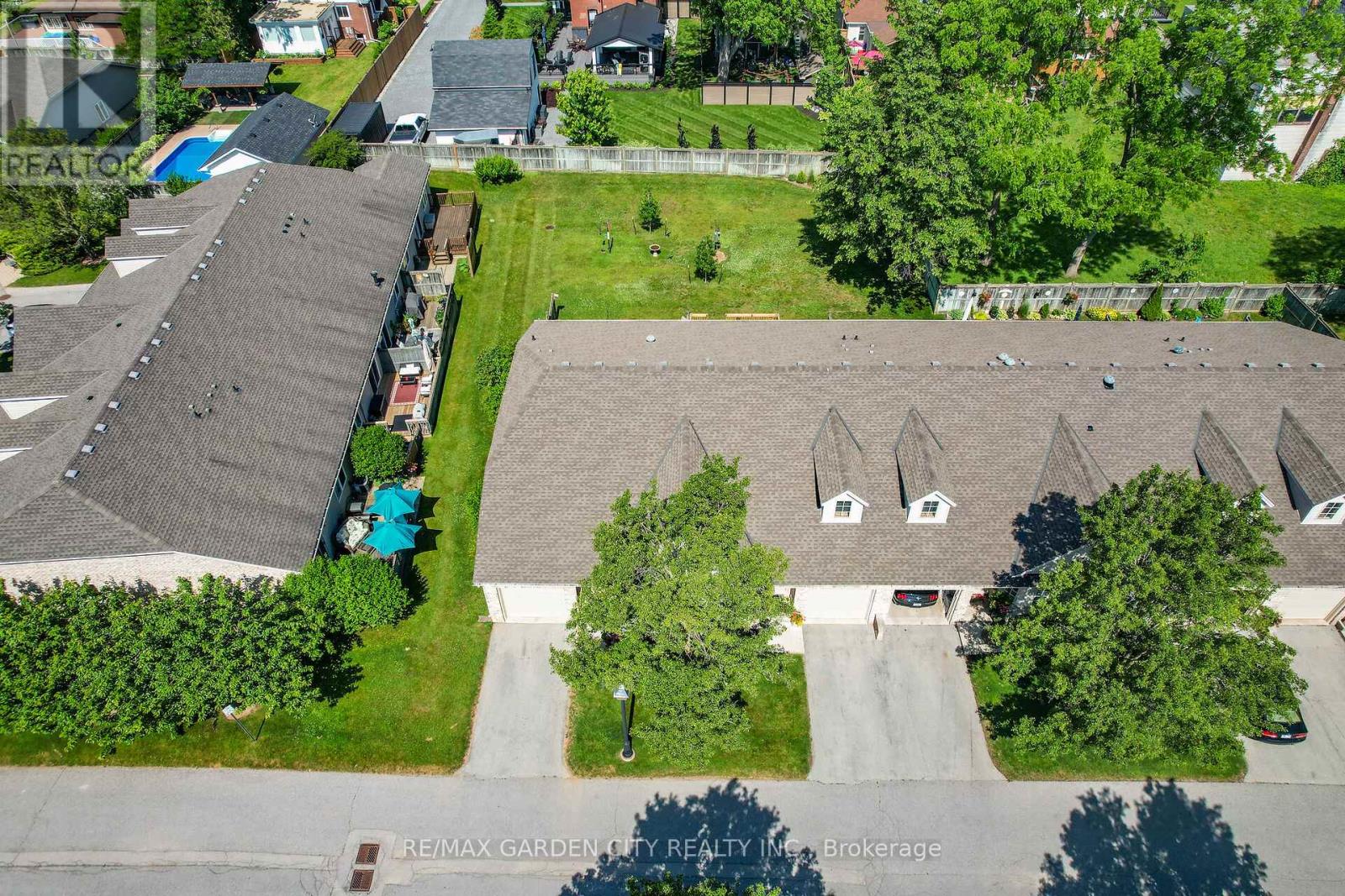 Photo 27 of 27 303 Central Avenue, Grimsby ON
