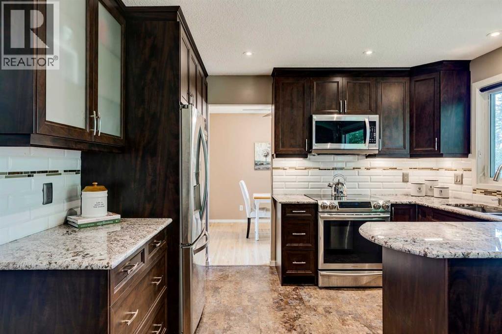 Photo 10 of 32 Brookpark Rise Sw, Calgary AB