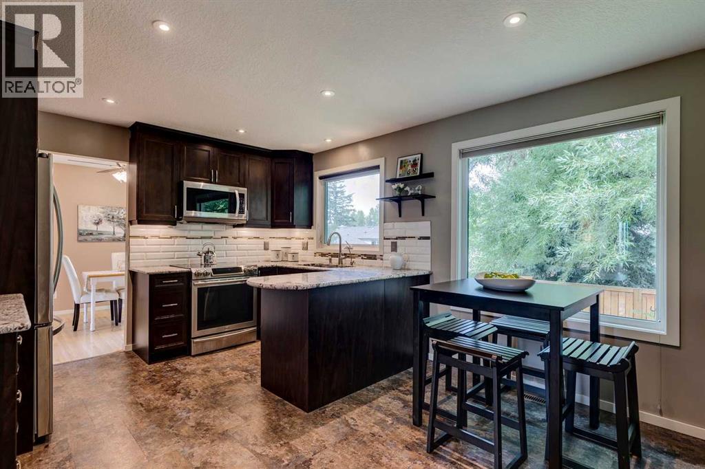 Photo 14 of 32 Brookpark Rise Sw, Calgary AB