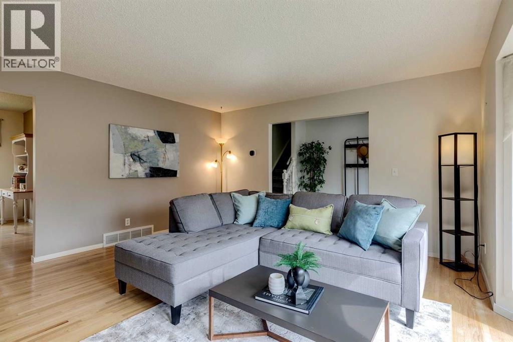 Photo 5 of 32 Brookpark Rise Sw, Calgary AB
