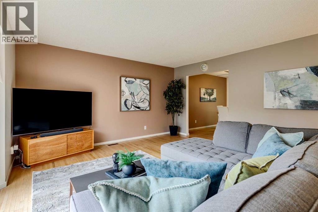 Photo 6 of 32 Brookpark Rise Sw, Calgary AB