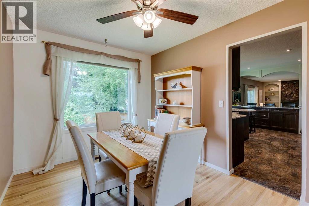 Photo 8 of 32 Brookpark Rise Sw, Calgary AB