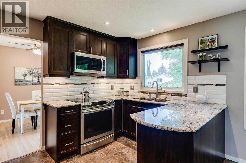 Photo 9 of 32 Brookpark Rise Sw, Calgary AB