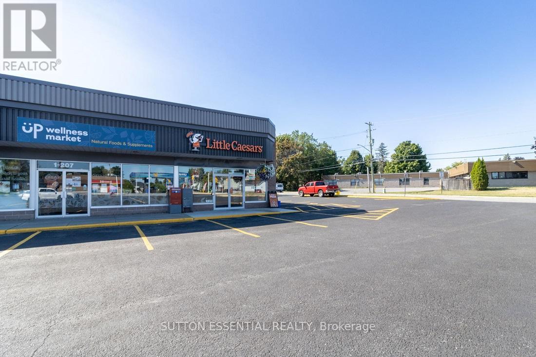 Photo 22 of 207 Brockville Street, Smiths Falls ON