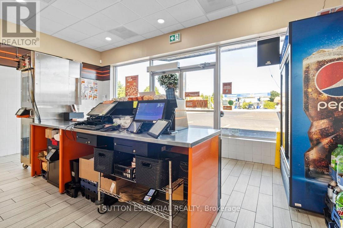 Photo 9 of 207 Brockville Street, Smiths Falls ON
