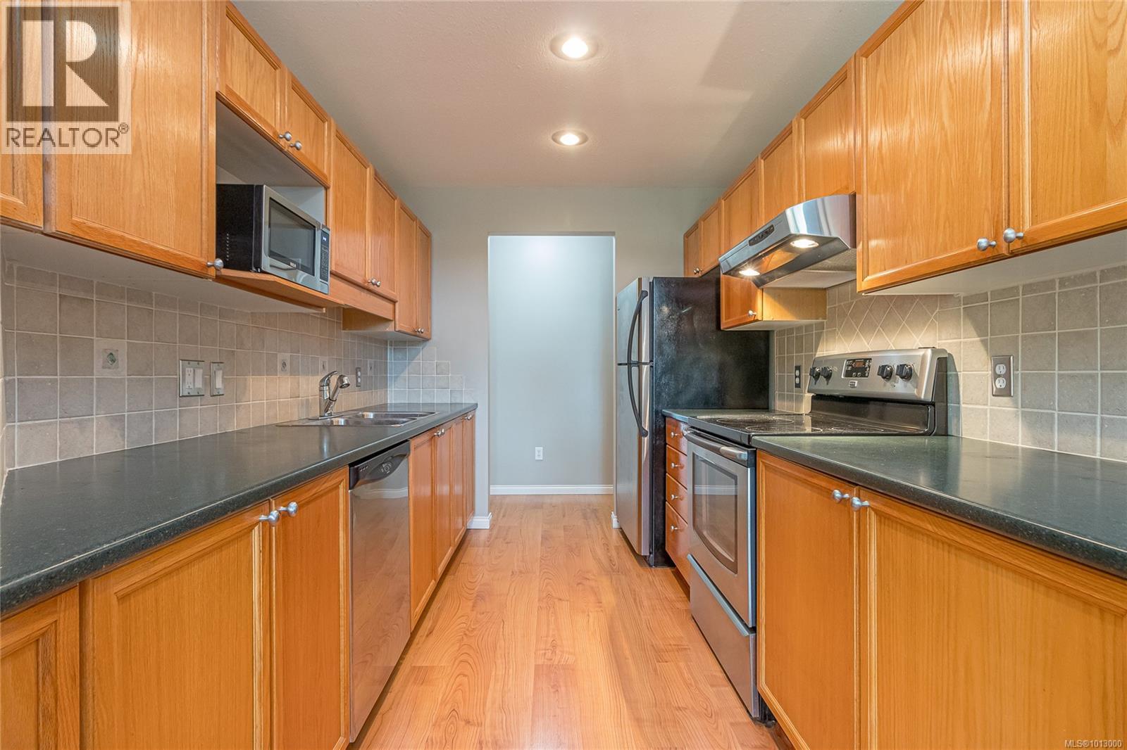 Photo 12 of 5998 Waterton Dr, Nanaimo BC