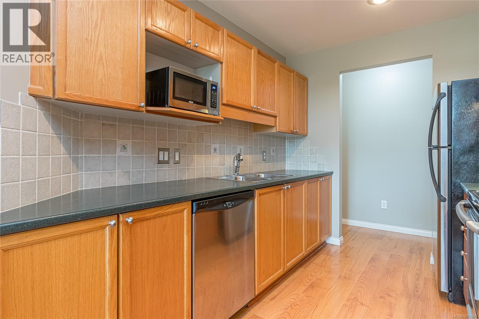 Photo 13 of 5998 Waterton Dr, Nanaimo BC