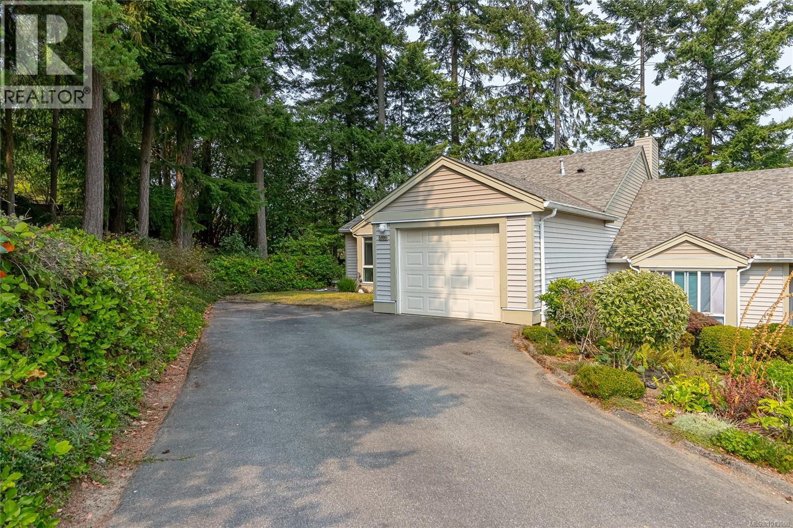 Photo 2 of 5998 Waterton Dr, Nanaimo BC
