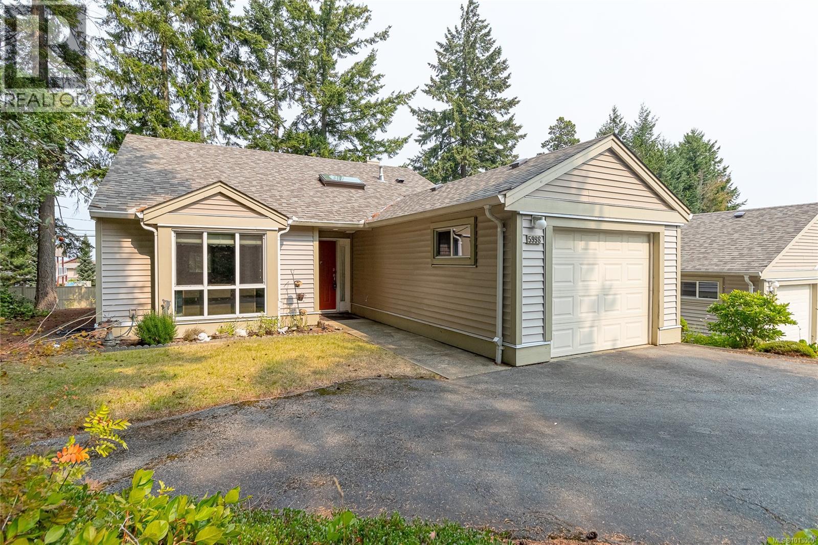 Photo 3 of 5998 Waterton Dr, Nanaimo BC