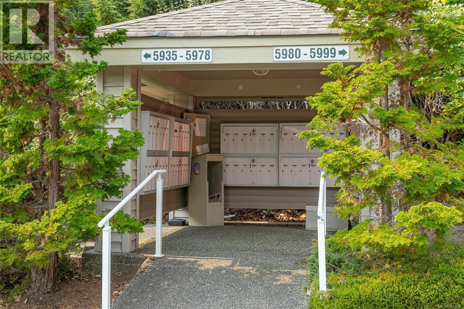 Photo 31 of 5998 Waterton Dr, Nanaimo BC