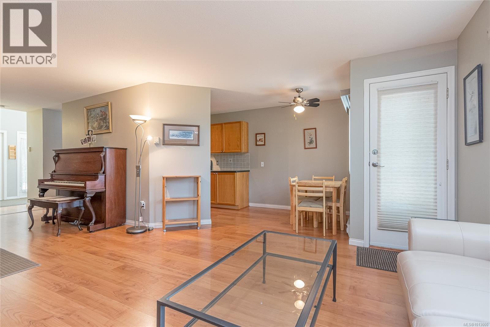 Photo 9 of 5998 Waterton Dr, Nanaimo BC
