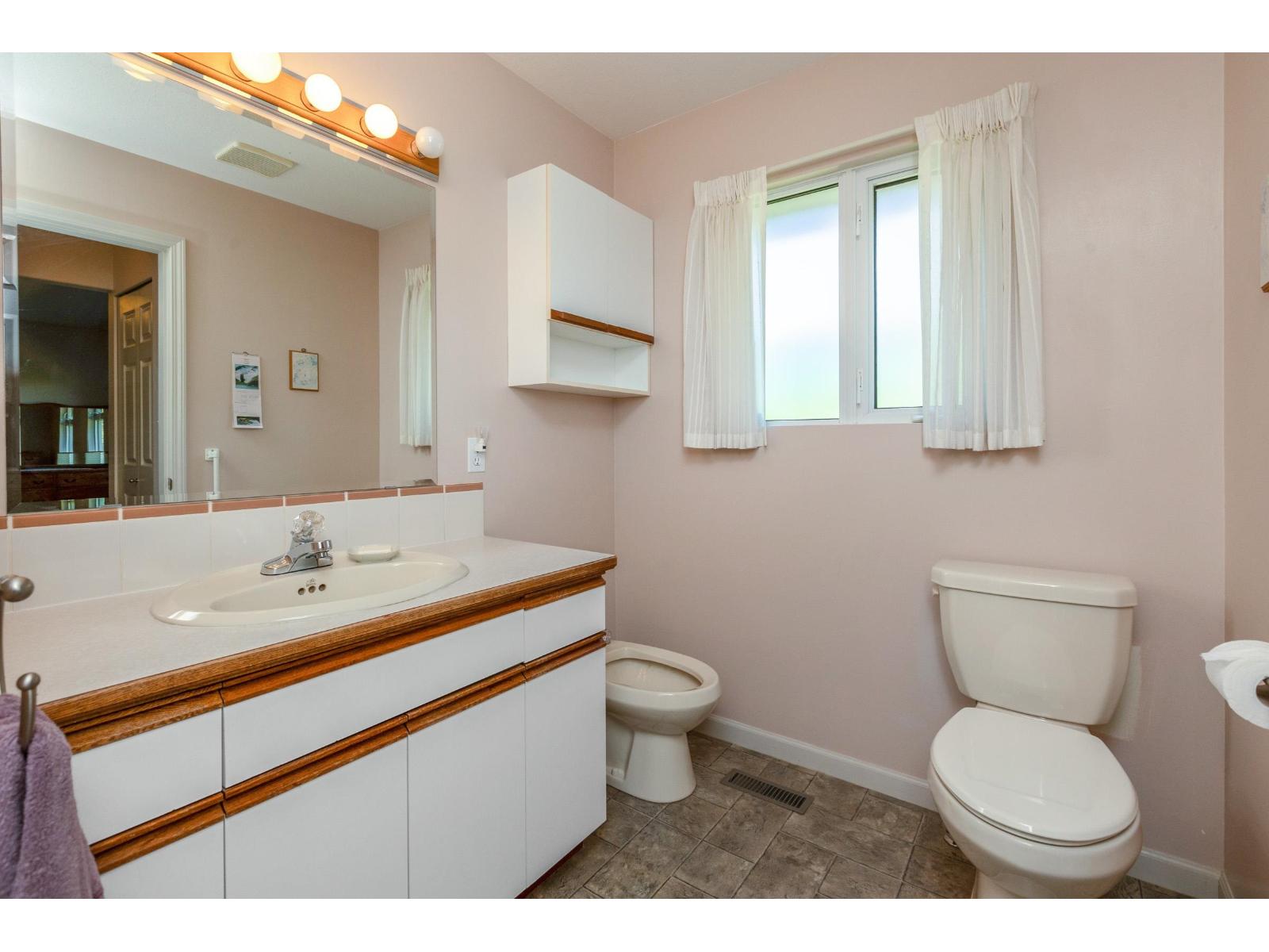 Photo 18 of 22167 46 Avenue, Langley BC
