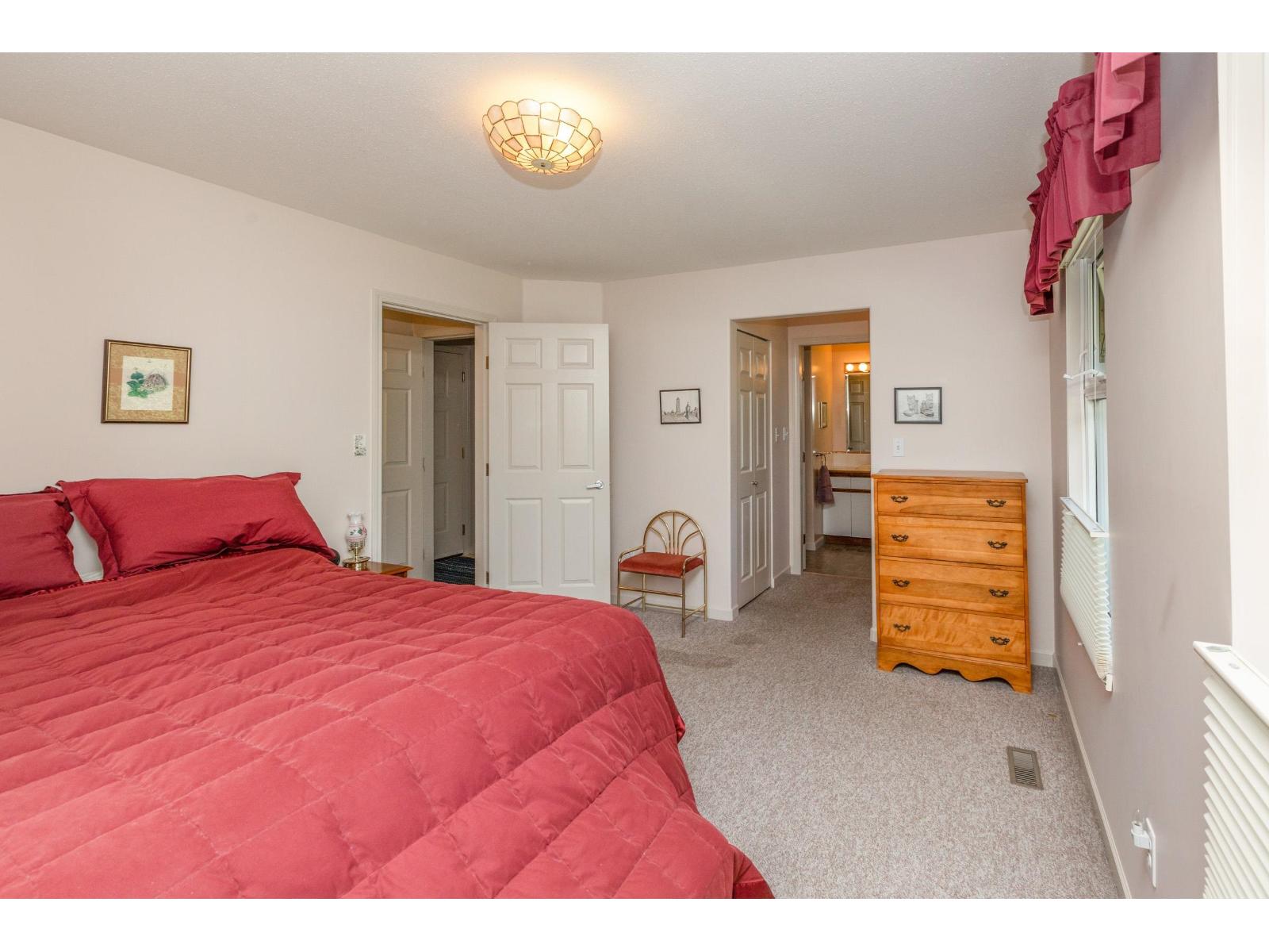 Photo 17 of 22167 46 Avenue, Langley BC