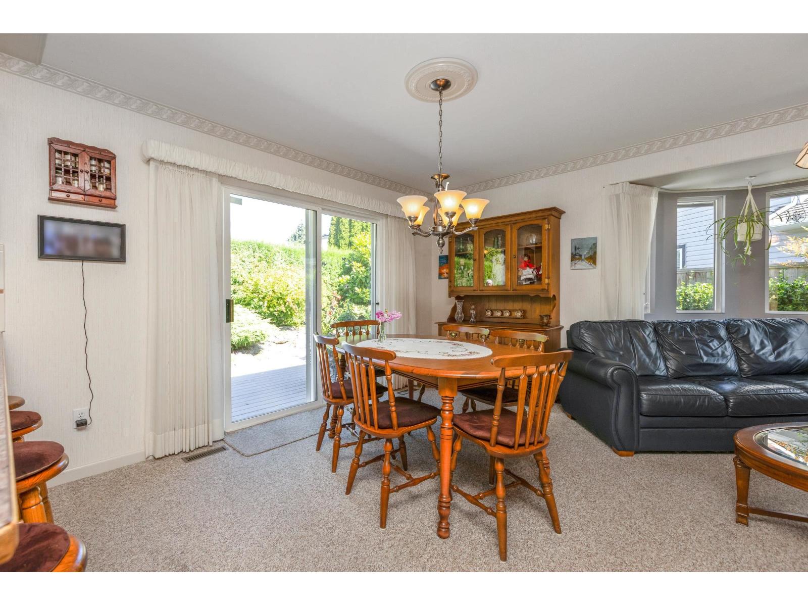 Photo 11 of 22167 46 Avenue, Langley BC