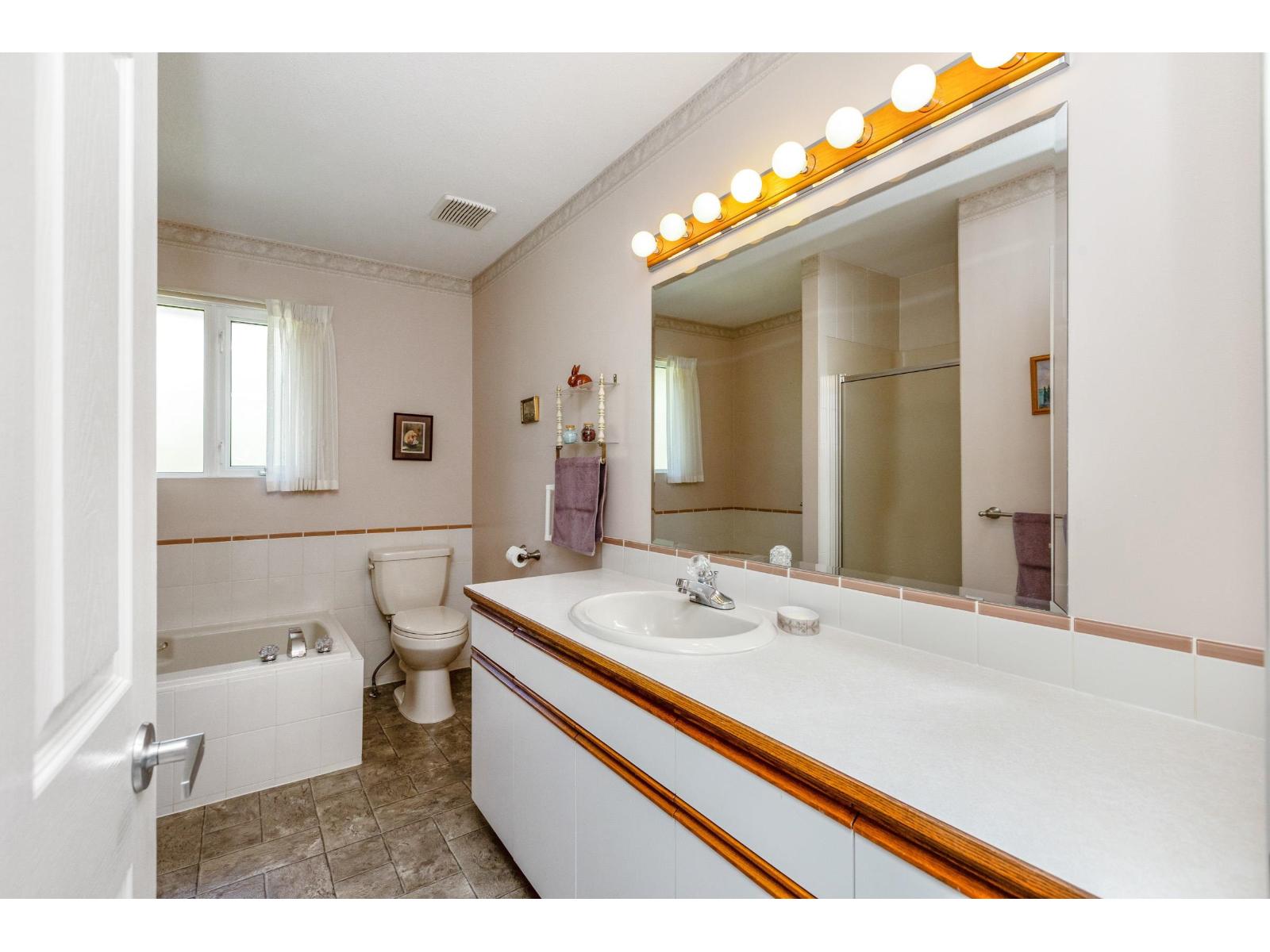 Photo 22 of 22167 46 Avenue, Langley BC