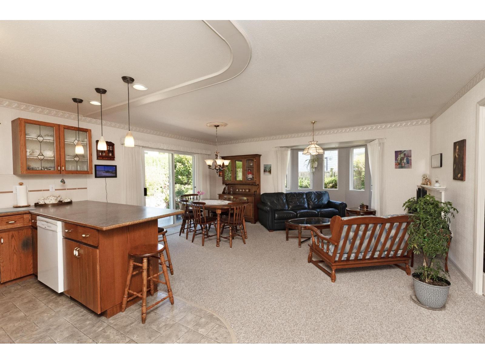 Photo 10 of 22167 46 Avenue, Langley BC