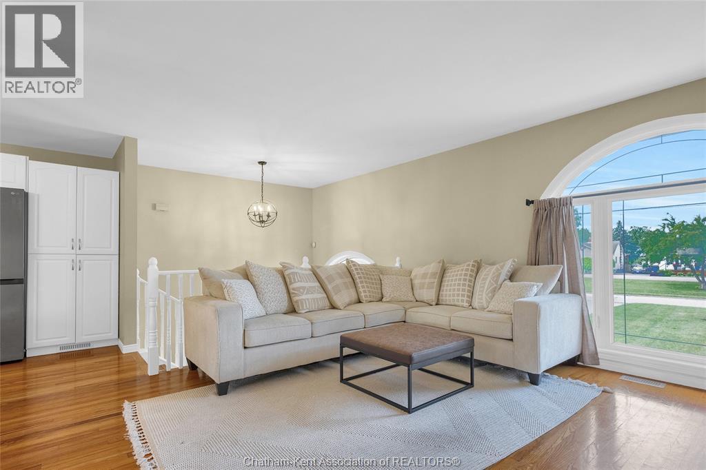 Photo 10 of 25619 Meadowbrook Lane, Chathamkent ON