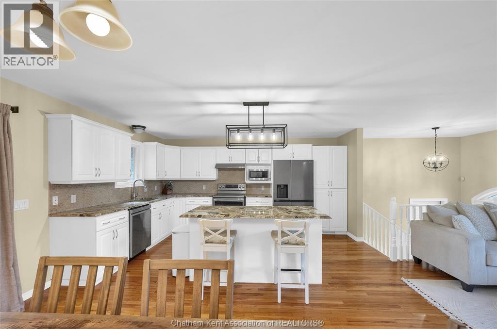 Photo 12 of 25619 Meadowbrook Lane, Chathamkent ON