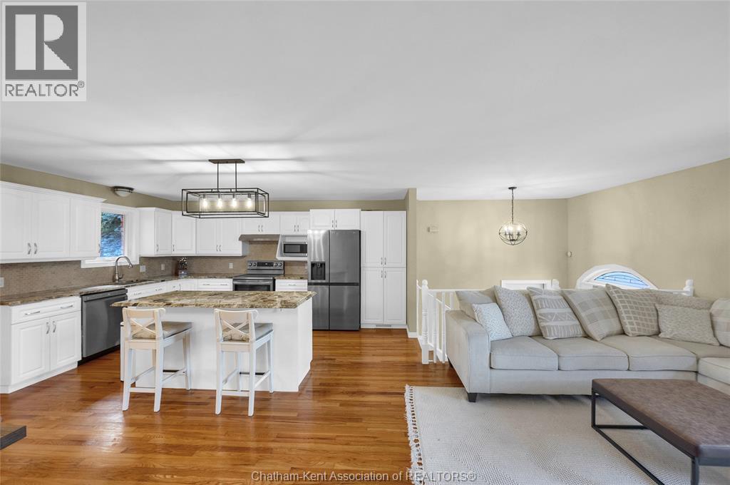 Photo 13 of 25619 Meadowbrook Lane, Chathamkent ON