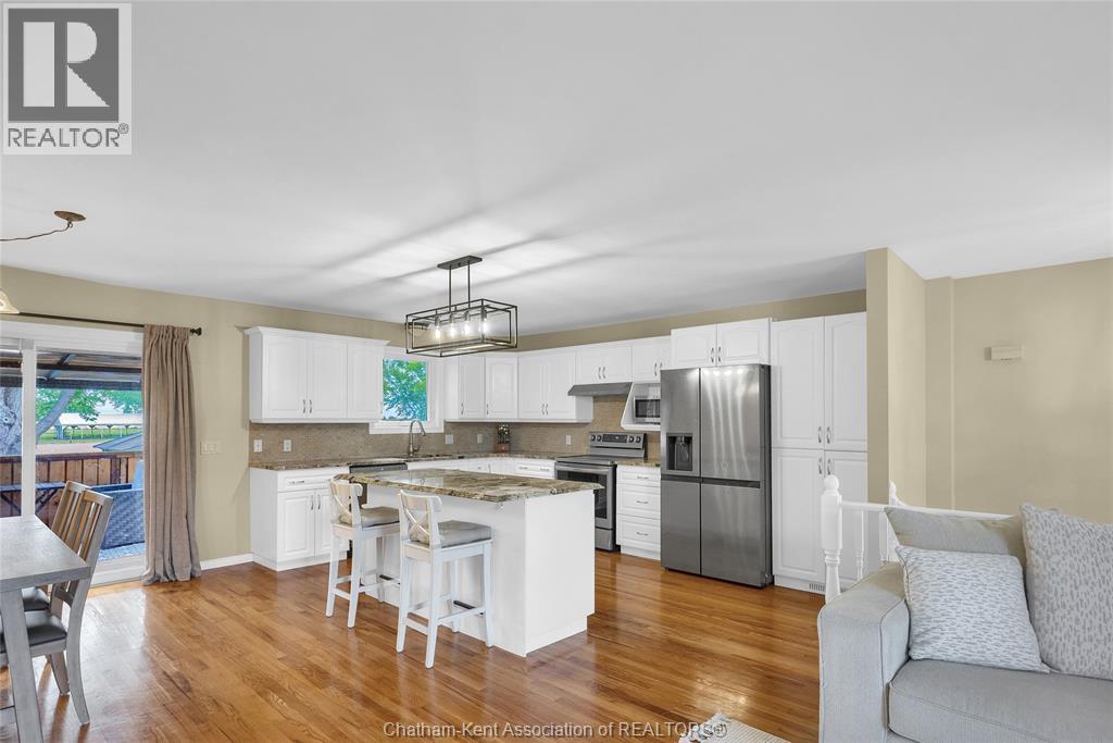 Photo 15 of 25619 Meadowbrook Lane, Chathamkent ON