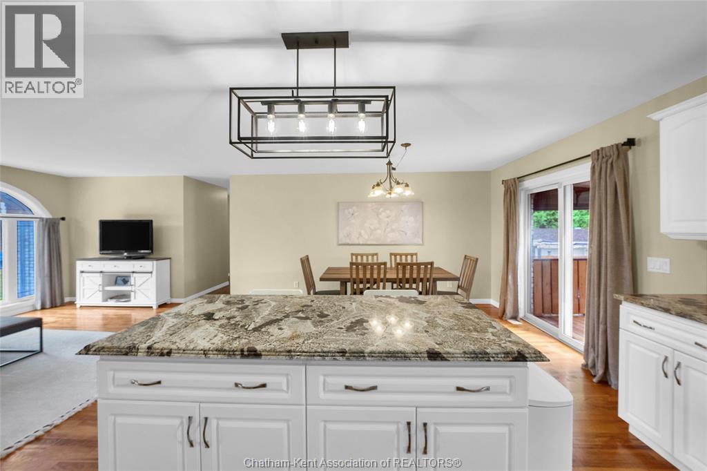 Photo 16 of 25619 Meadowbrook Lane, Chathamkent ON