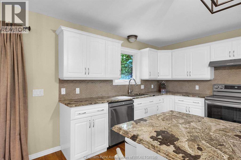 Photo 18 of 25619 Meadowbrook Lane, Chathamkent ON