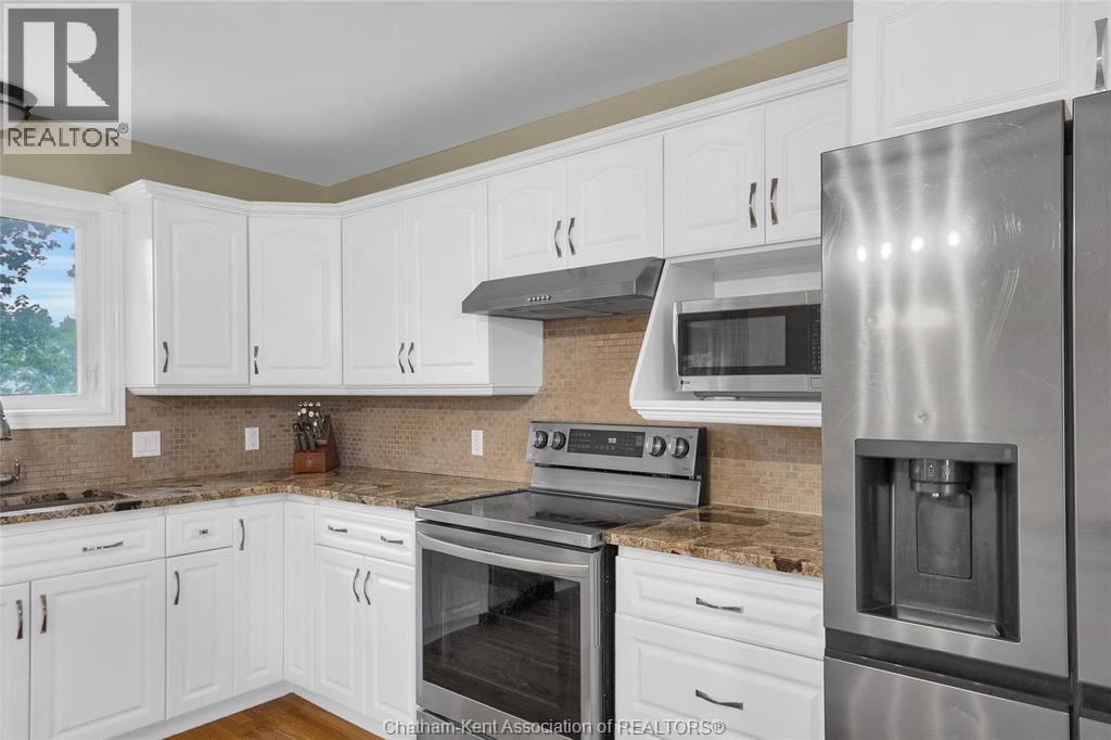 Photo 19 of 25619 Meadowbrook Lane, Chathamkent ON