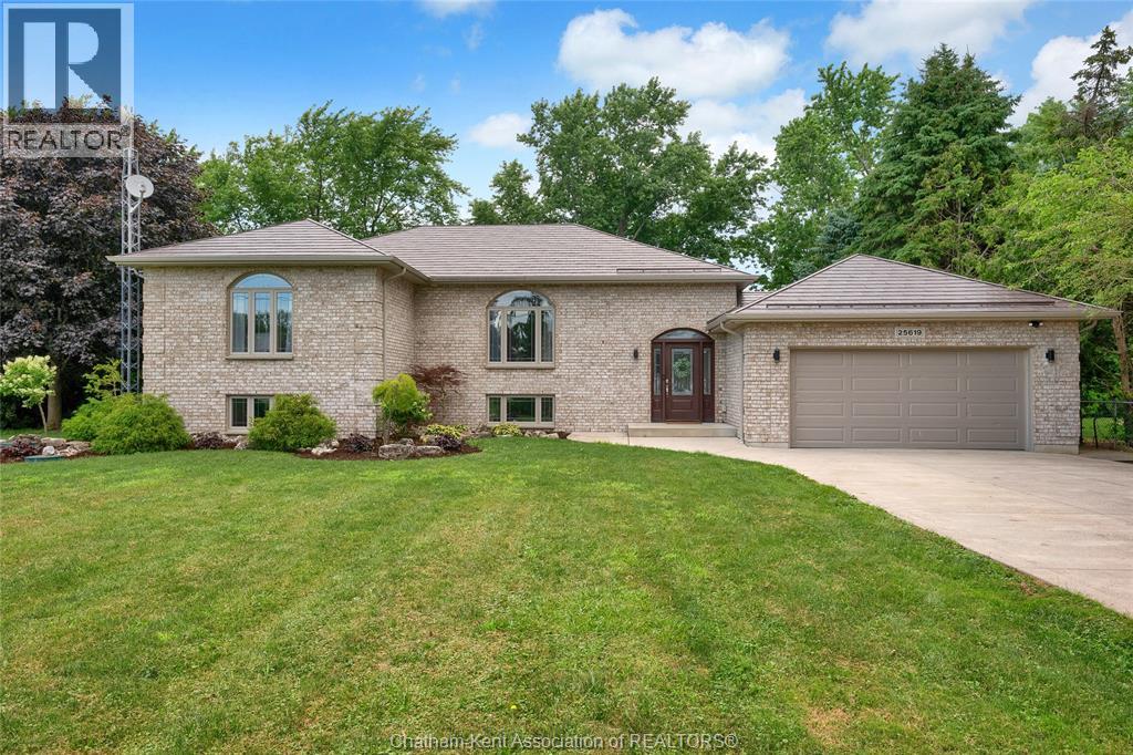 Photo 2 of 25619 Meadowbrook Lane, Chathamkent ON