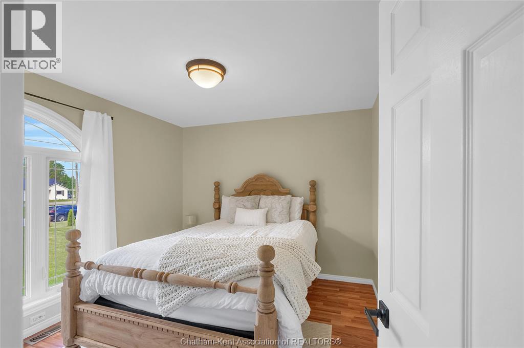 Photo 28 of 25619 Meadowbrook Lane, Chathamkent ON