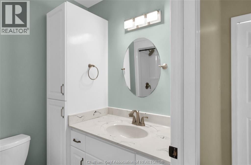 Photo 33 of 25619 Meadowbrook Lane, Chathamkent ON