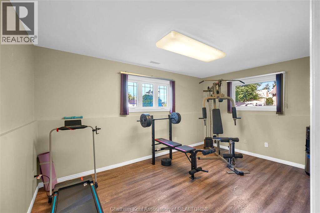 Photo 38 of 25619 Meadowbrook Lane, Chathamkent ON