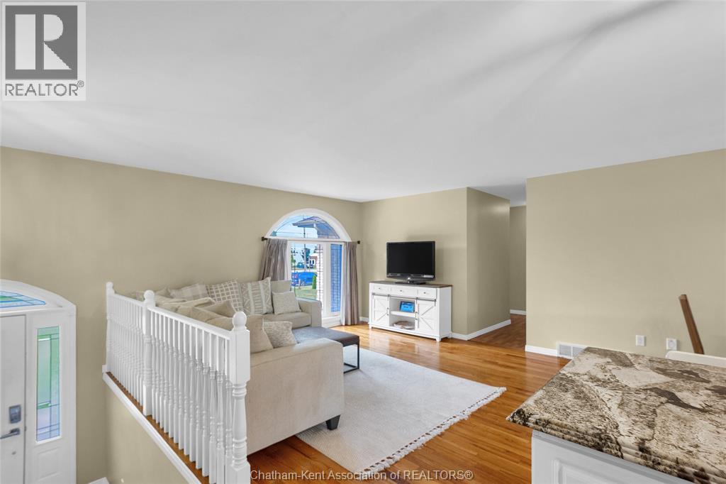 Photo 8 of 25619 Meadowbrook Lane, Chathamkent ON