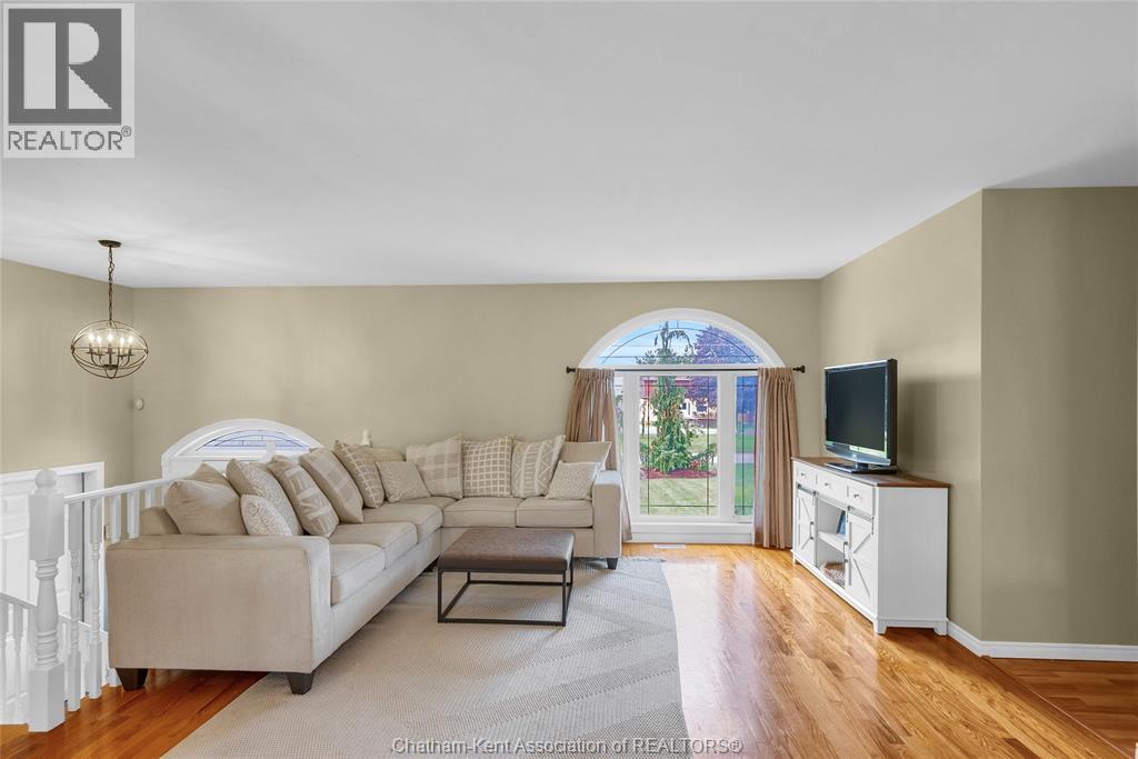 Photo 9 of 25619 Meadowbrook Lane, Chathamkent ON