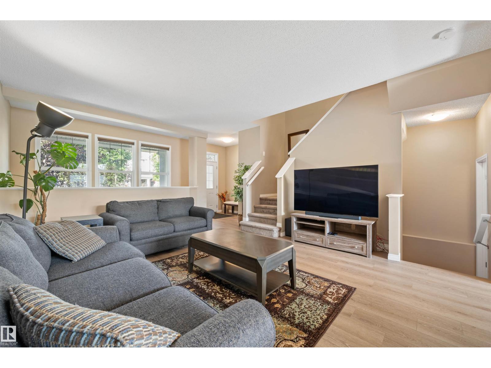 Photo 5 of 1319 74 St Sw, Edmonton AB