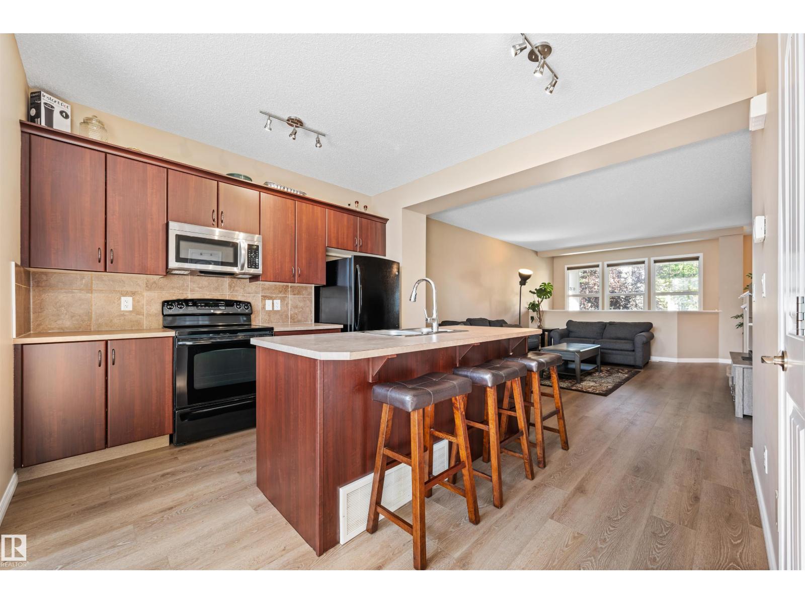 Photo 9 of 1319 74 St Sw, Edmonton AB