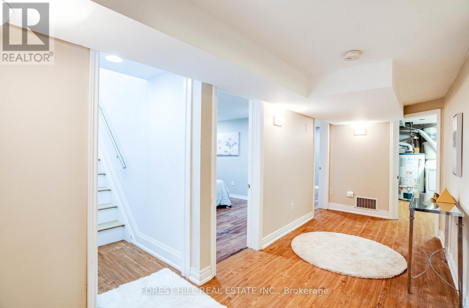 Photo 18 of 1 Willis Drive, Aurora ON