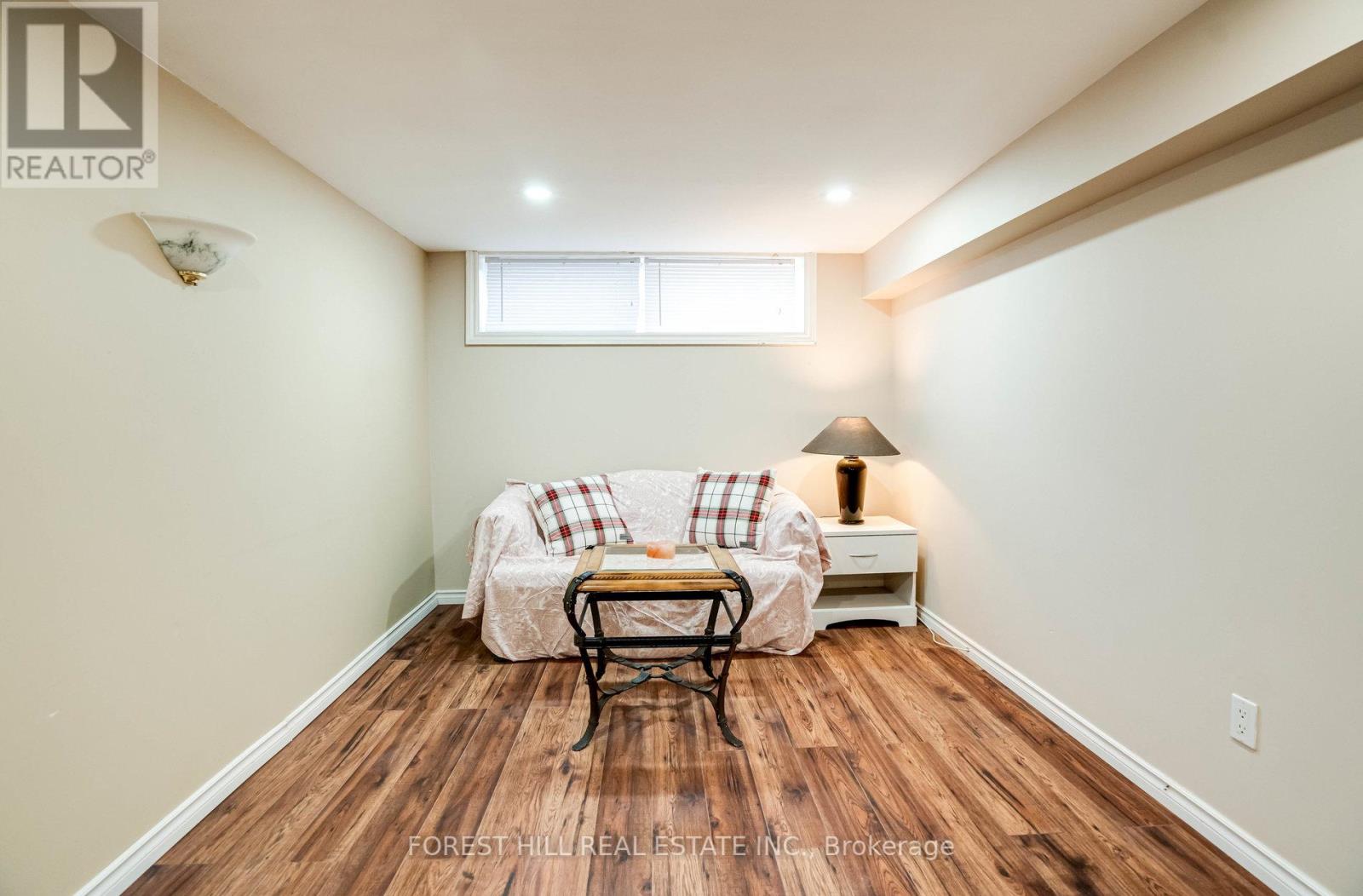 Photo 19 of 1 Willis Drive, Aurora ON