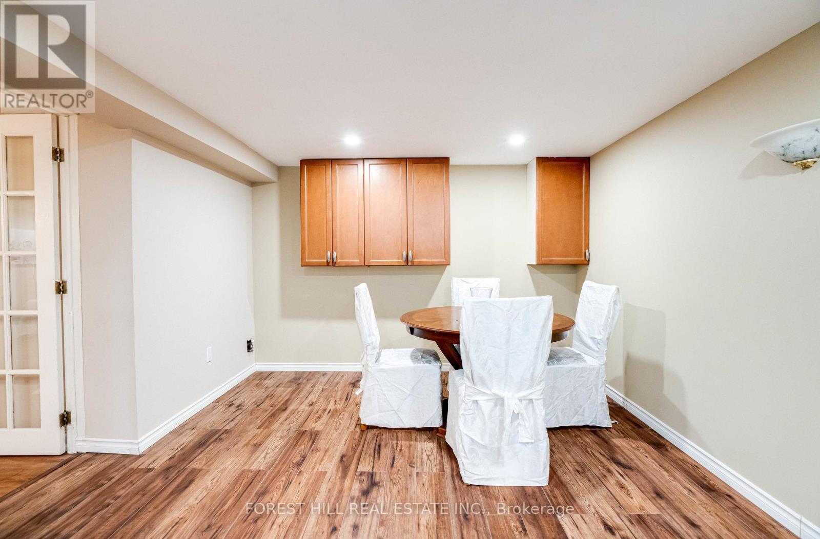 Photo 20 of 1 Willis Drive, Aurora ON