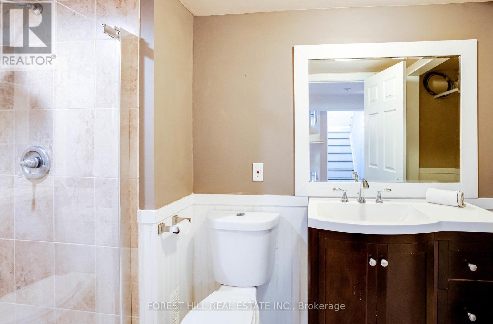 Photo 21 of 1 Willis Drive, Aurora ON