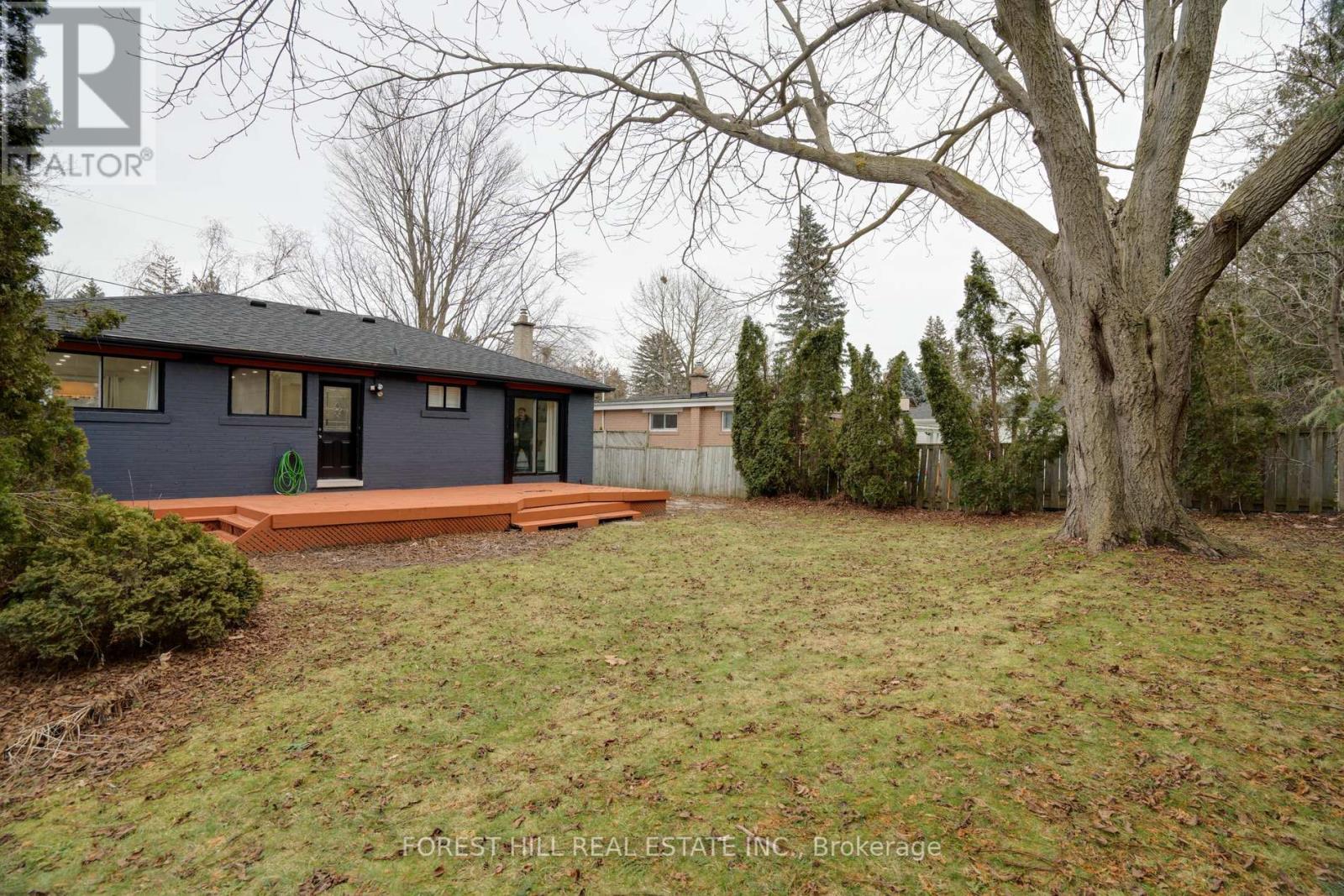 Photo 27 of 1 Willis Drive, Aurora ON