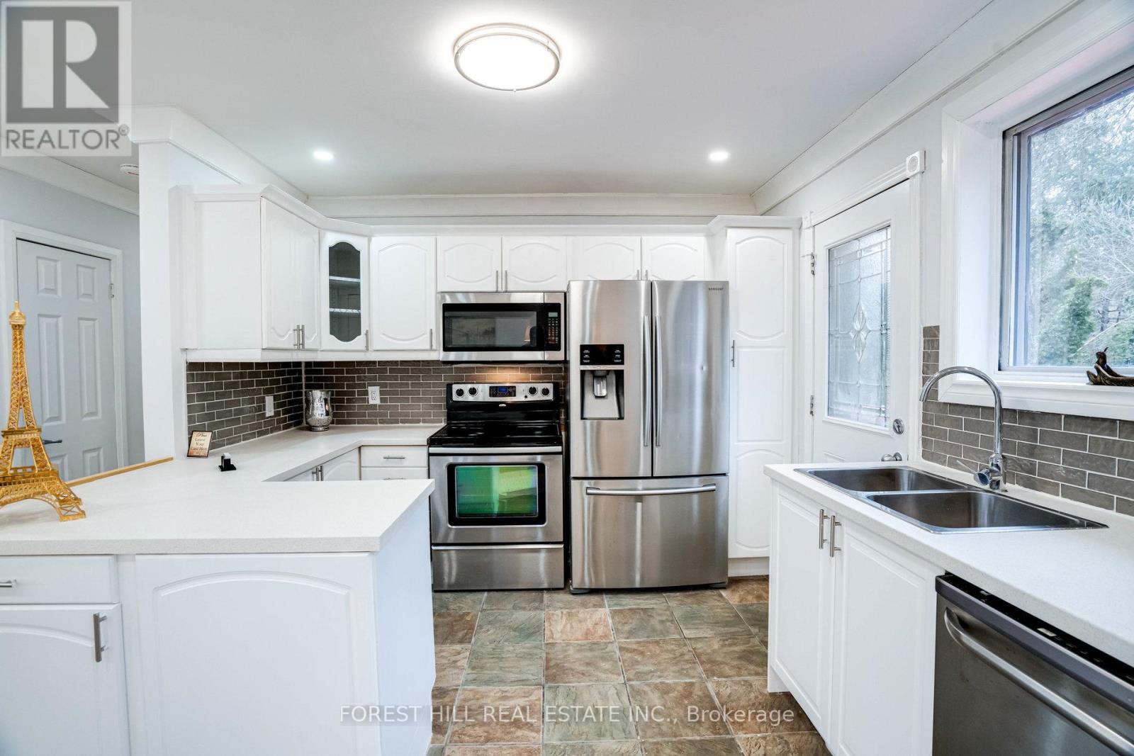 Photo 9 of 1 Willis Drive, Aurora ON